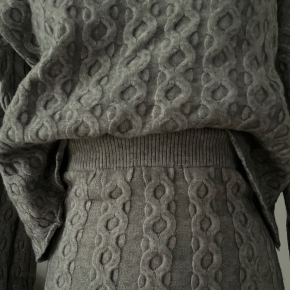 Pretty sweater set from local boutique. Sm-Md - Picture 2 of 3